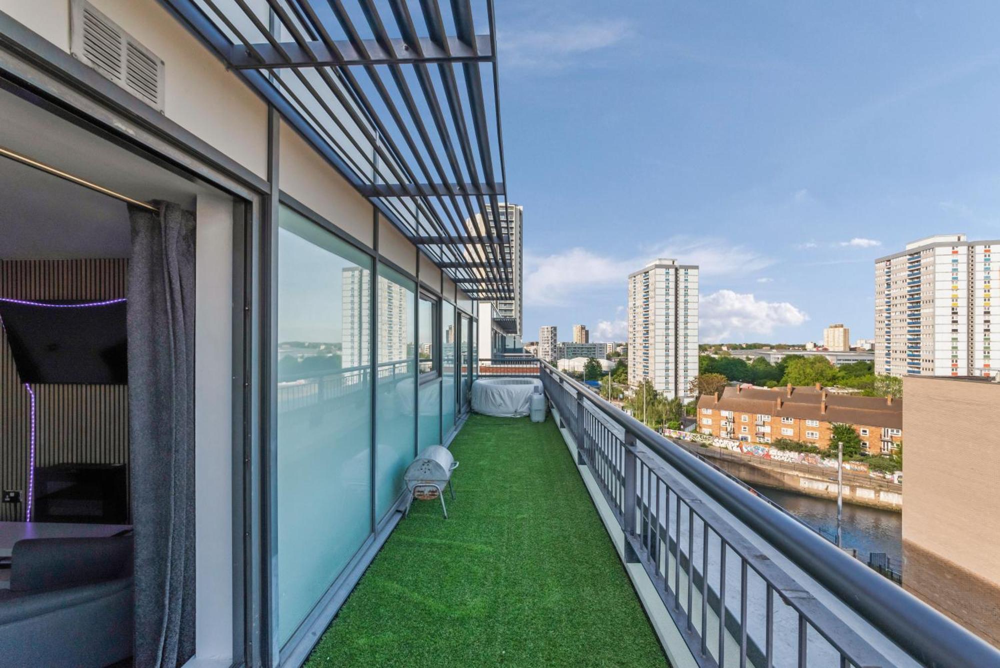 Penthouse W/ Hot Tub Near Stratford, Westfield Appartement Londen Buitenkant foto