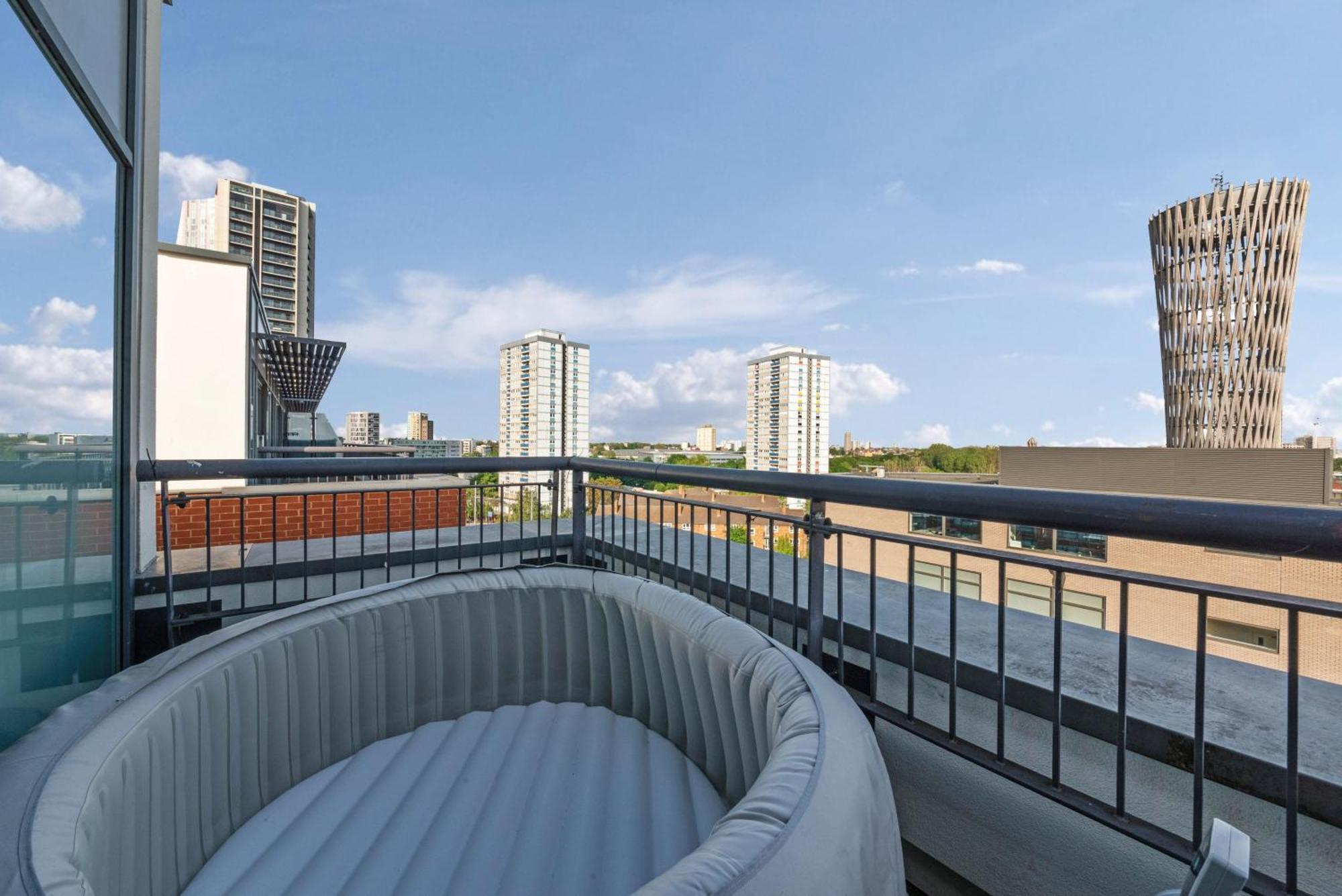 Penthouse W/ Hot Tub Near Stratford, Westfield Appartement Londen Buitenkant foto